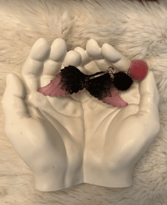 Porte-clés ailes d'ange noir et violette