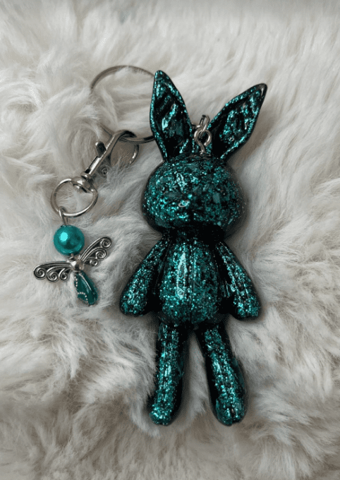 Porte-clés lapin noir et bleu turquoise